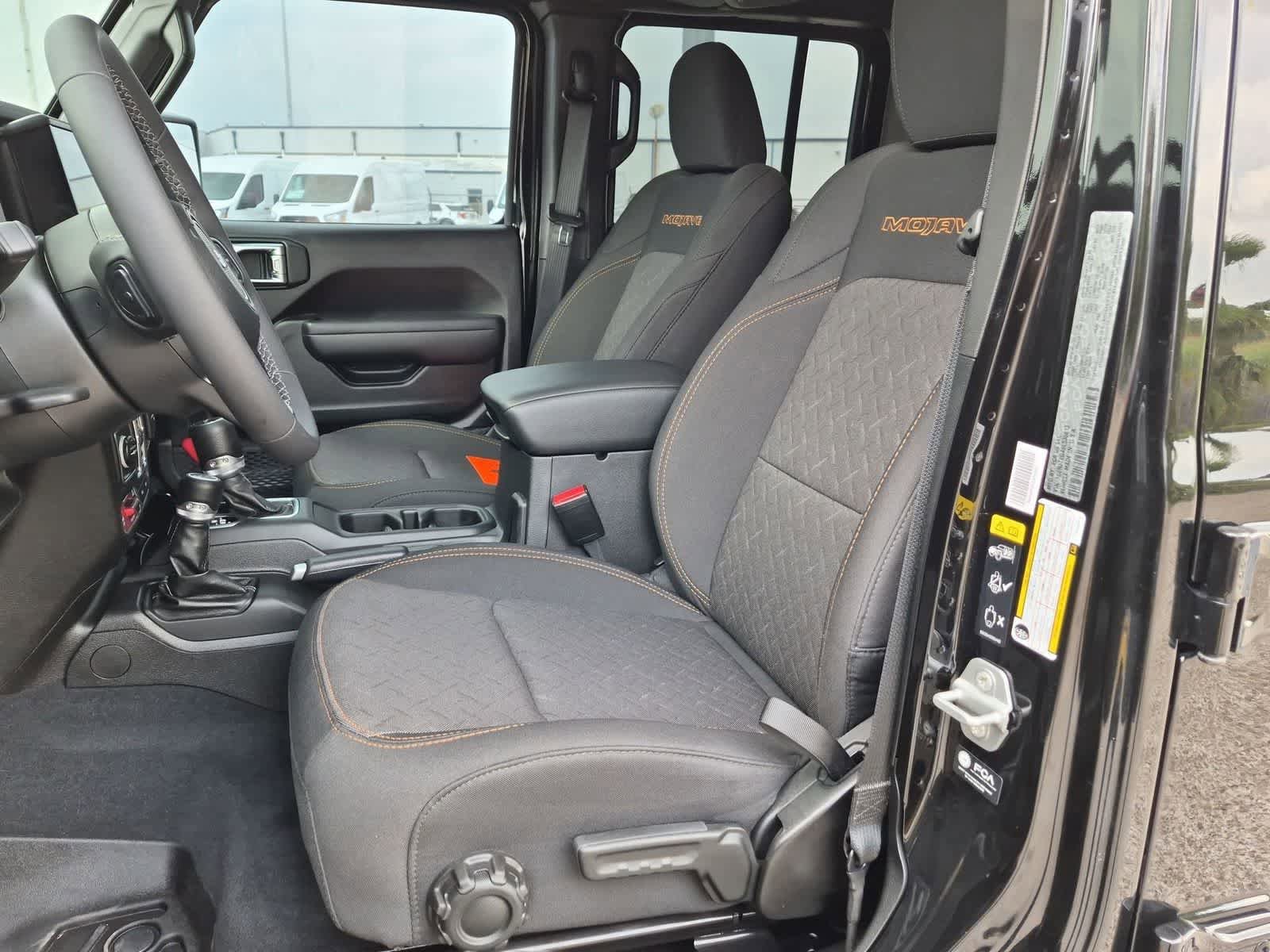 Used 2025 Jeep Gladiator Mojave AWD/4WD image 18