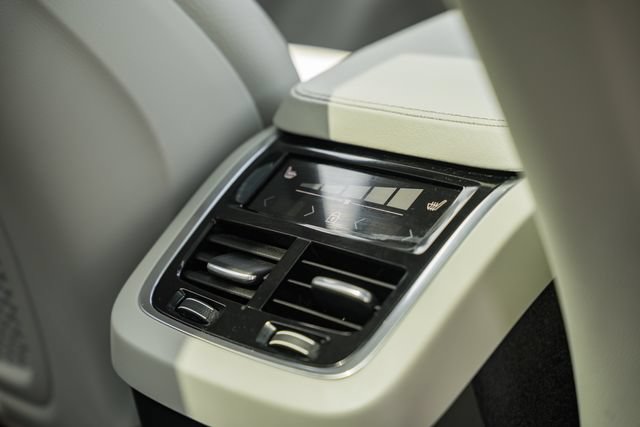 Certified 2024 Volvo XC90 B6 Plus w/ Protection Package Premier AWD/4WD image 32