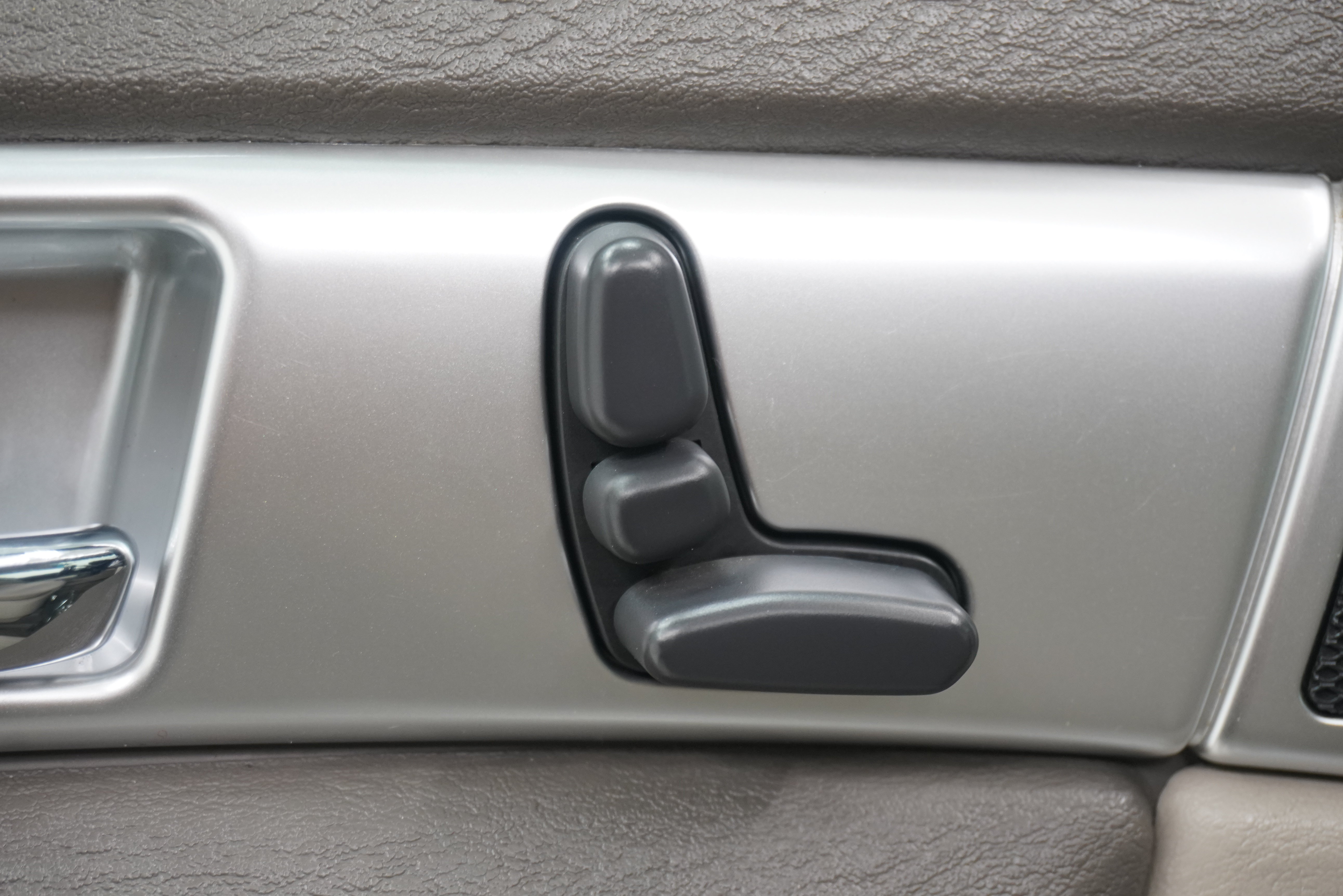 Used 2005 Chrysler Pacifica Touring FWD image 16
