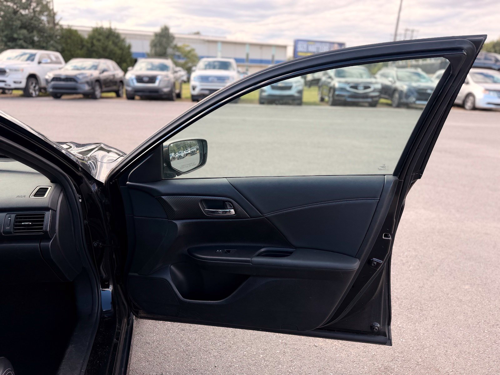 Used 2017 Honda Accord Sport image 23