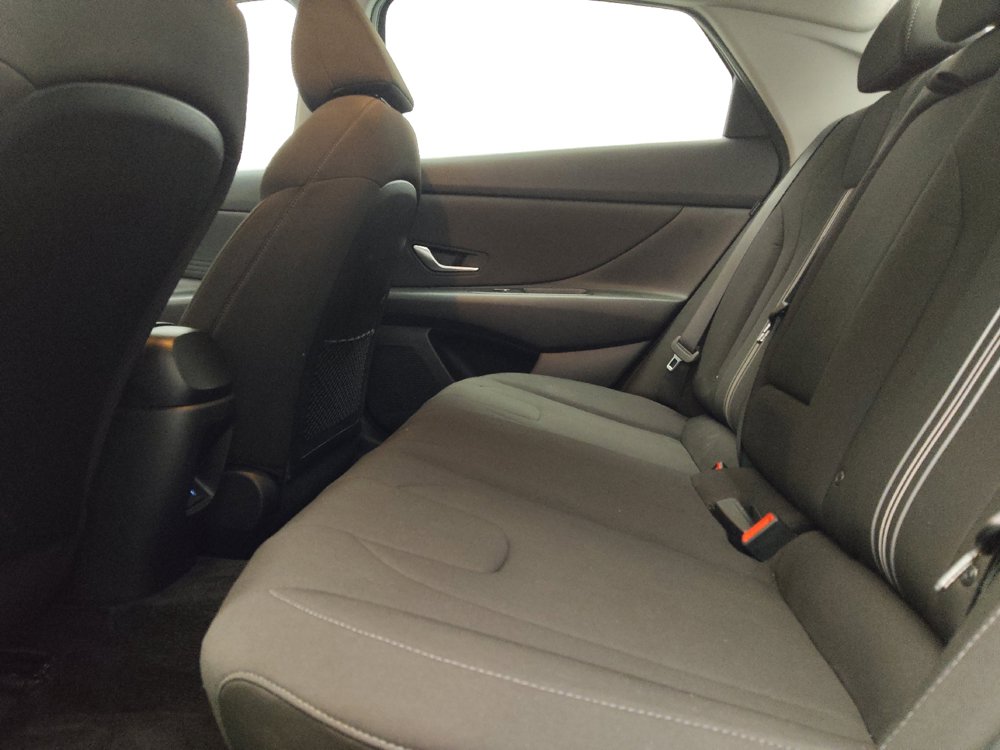 Used 2025 Hyundai Elantra SEL FWD image 18