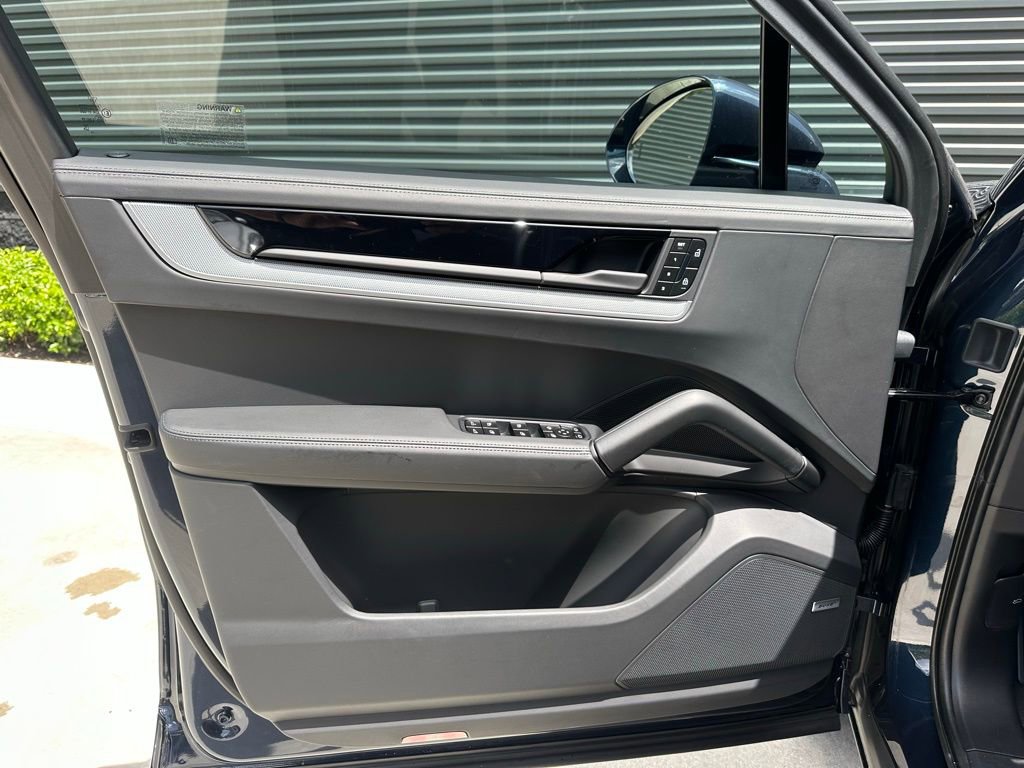 Used 2025 Porsche Cayenne S image 14