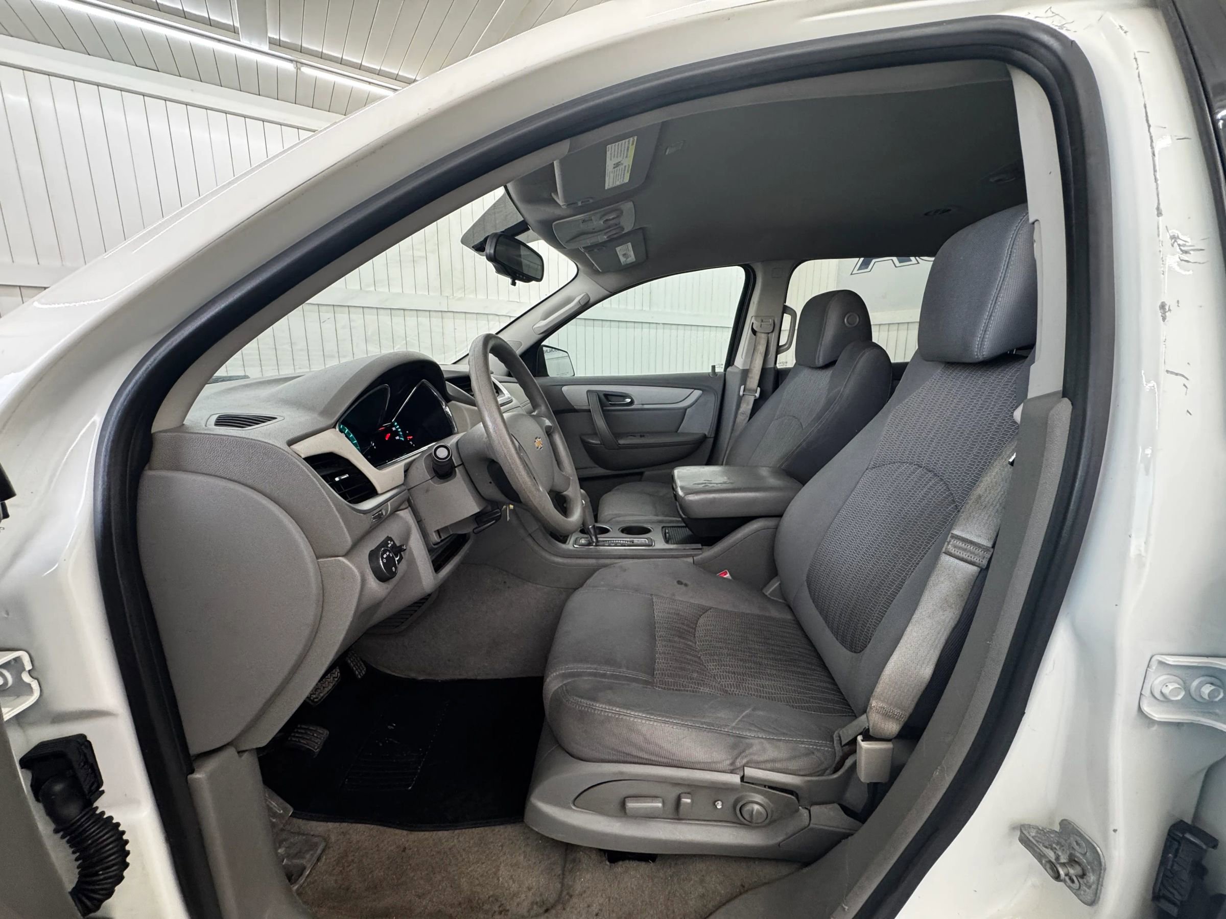 Used 2015 Chevrolet Traverse LS FWD image 9