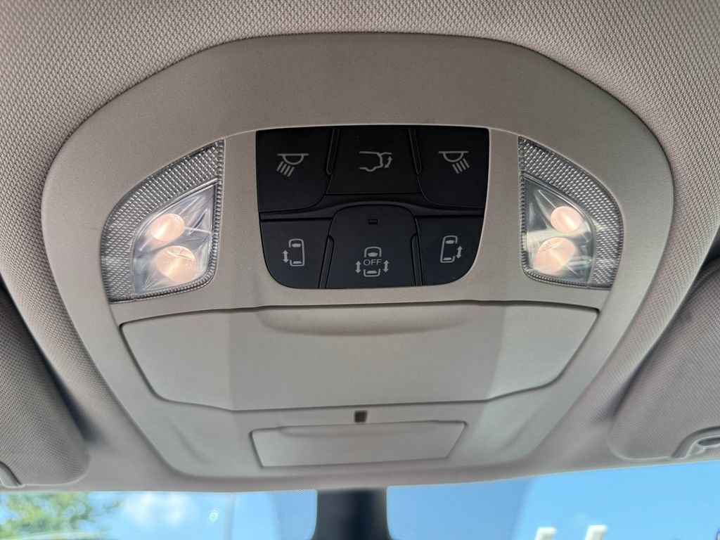 Certified 2024 Chrysler Pacifica Touring-L FWD image 36