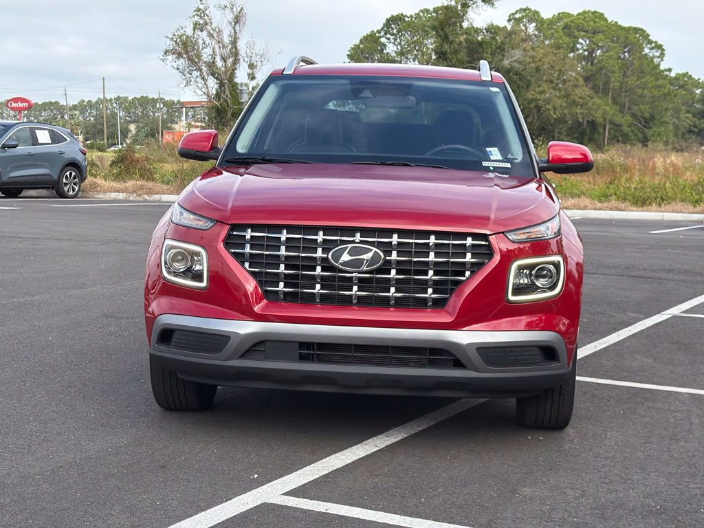 Used 2022 Hyundai Venue Limited FWD image 2