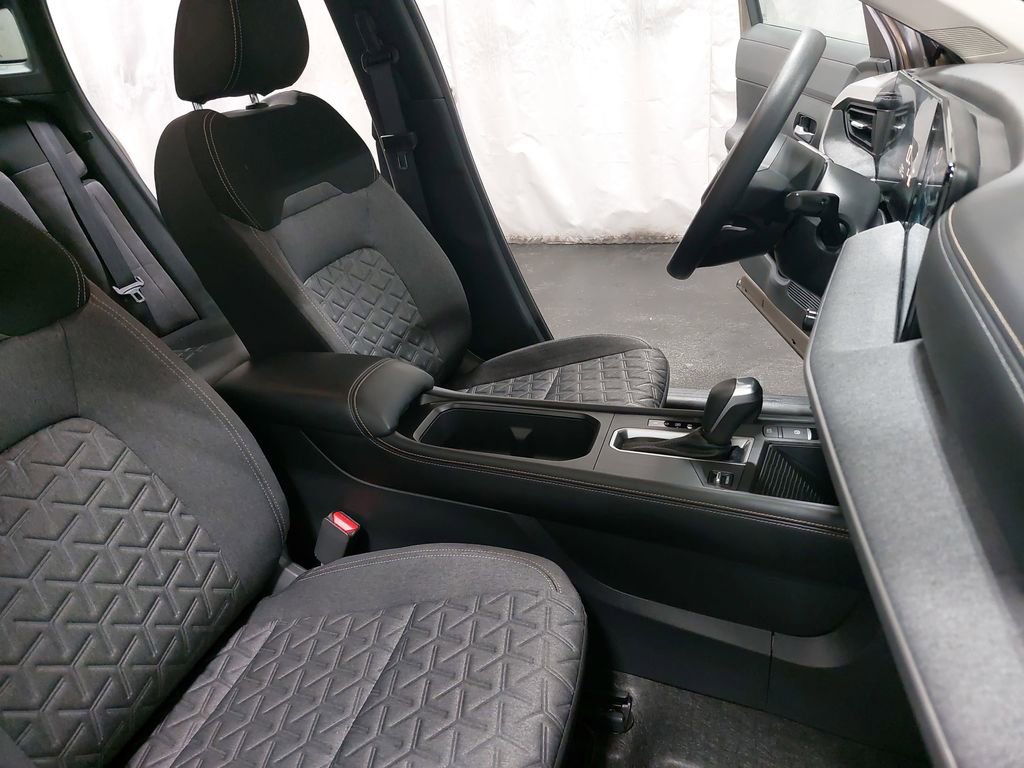 Certified 2025 Nissan Kicks SV image 10