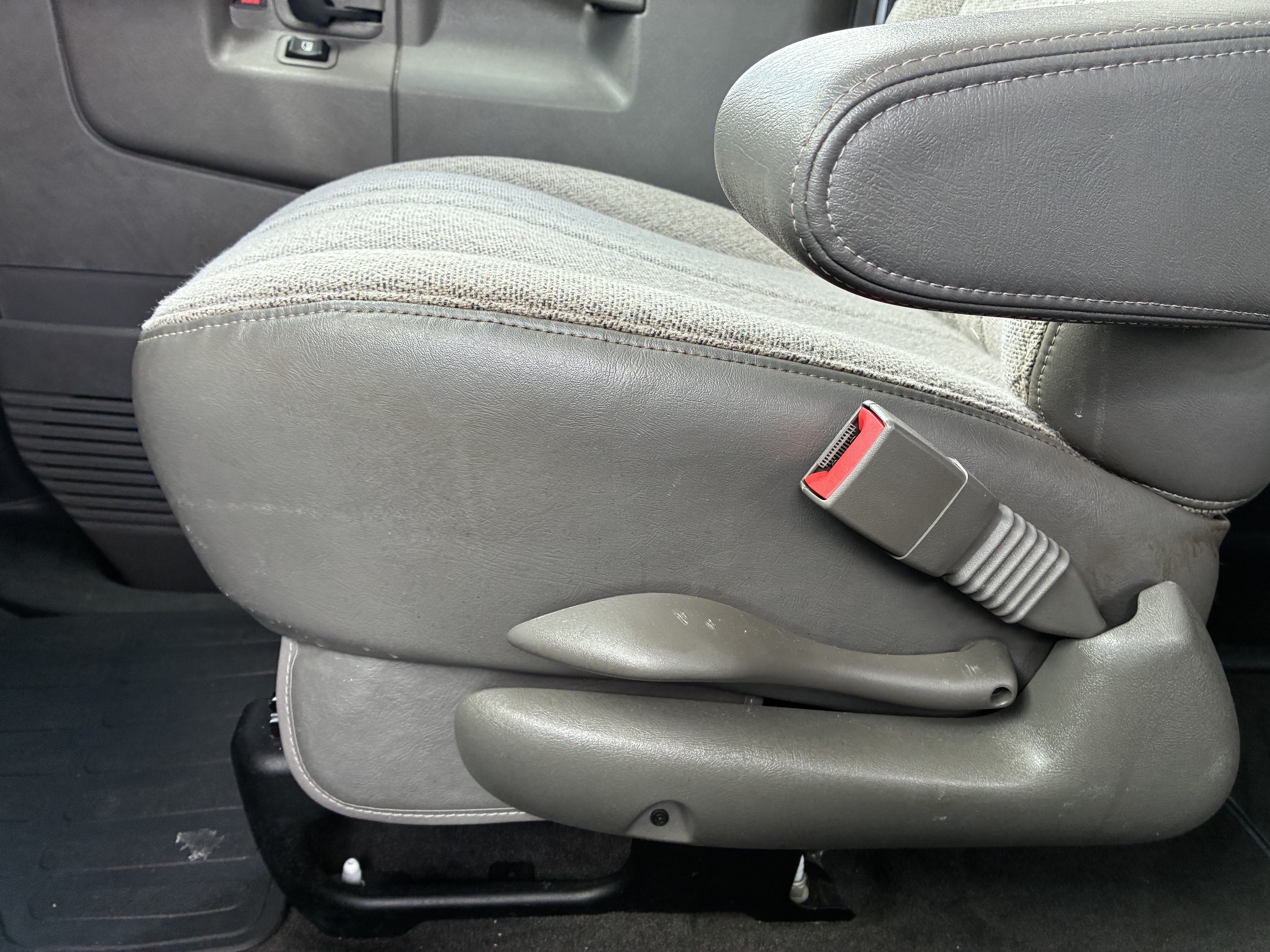 Used 2025 Chevrolet Express 3500 LT w/ LT Preferred Equipment Group RWD image 27