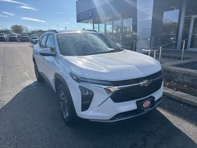 Used 2024 Chevrolet Trax LT image 1