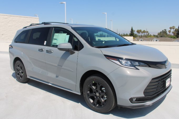 New 2026 Toyota Sienna XLE Woodland Edition AWD/4WD image 2