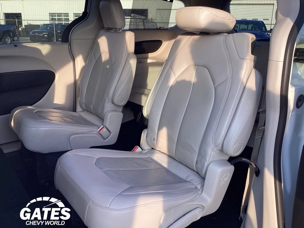 Used 2021 Chrysler Pacifica Touring-L FWD image 15