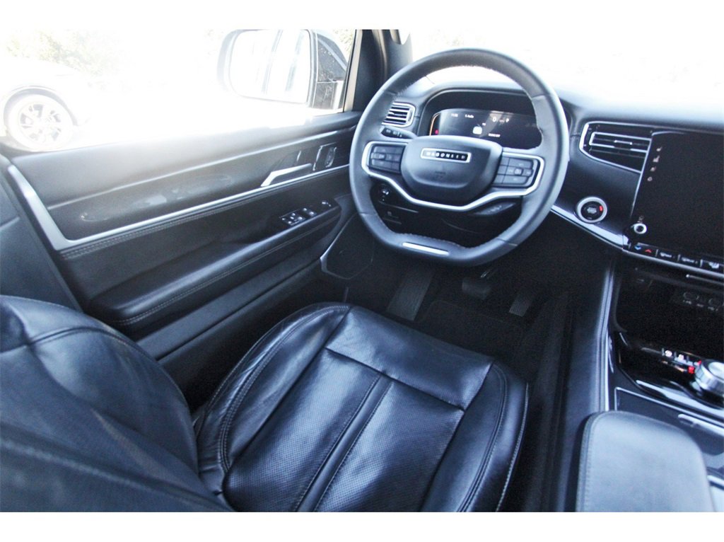 Used 2023 Jeep Wagoneer L 2WD w/ Premium Group I image 10