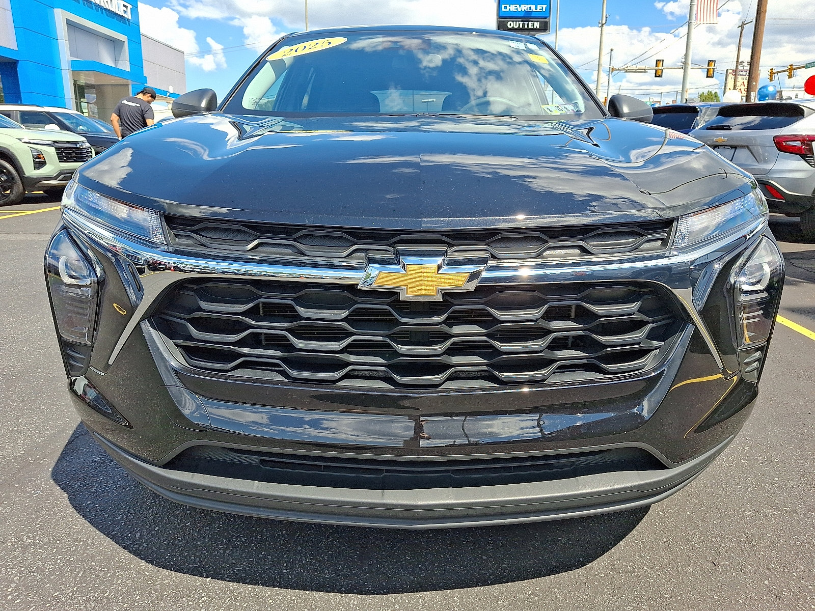 Used 2025 Chevrolet Trax LS image 8