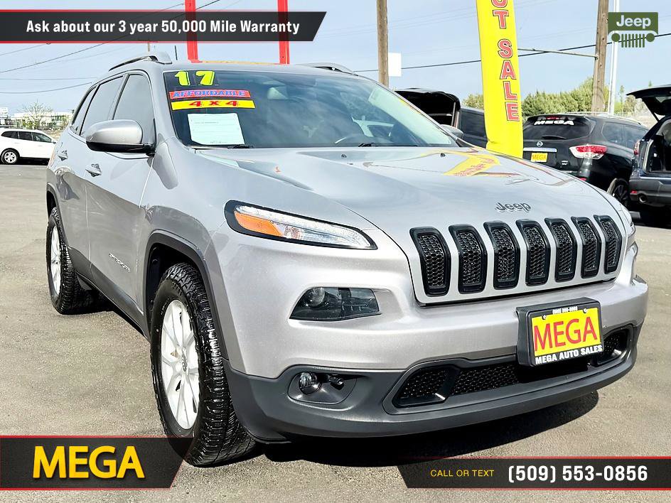 Used 2017 Jeep Cherokee Latitude AWD/4WD image 5