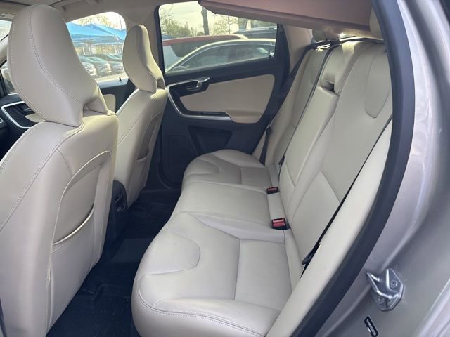 Used 2016 Volvo XC60 T6 Platinum w/ Climate Package image 7