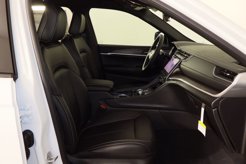 New 2025 Jeep Grand Cherokee Limited w/ Black Appearance Package image 19