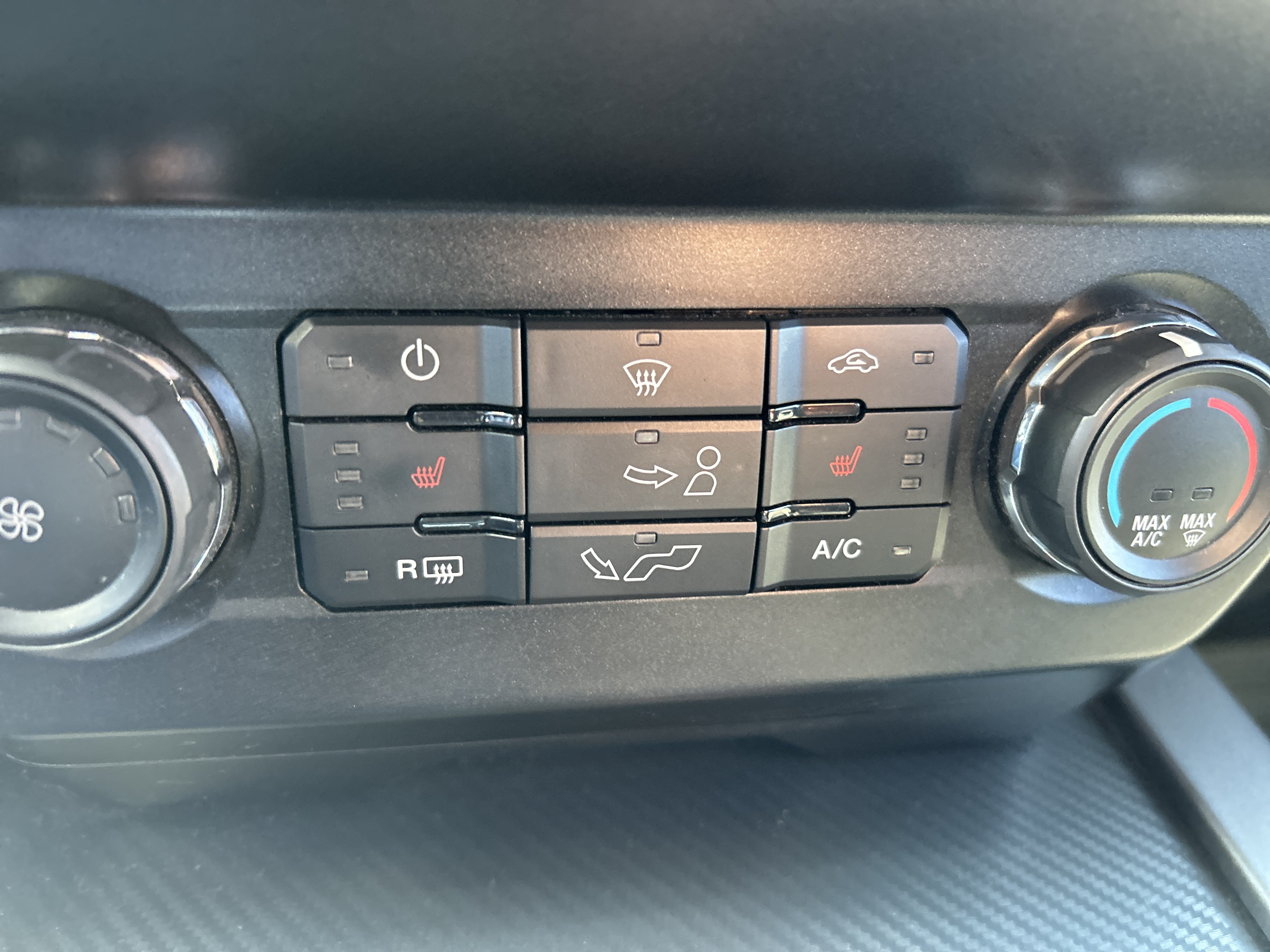 Used 2020 Ford F150 XLT w/ Equipment Group 302A Luxury AWD/4WD image 28