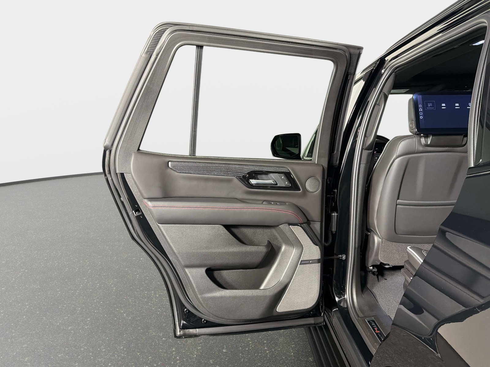 Used 2026 GMC Yukon AT4 Ultimate w/ LPO, Floor Liner Package AWD/4WD image 31