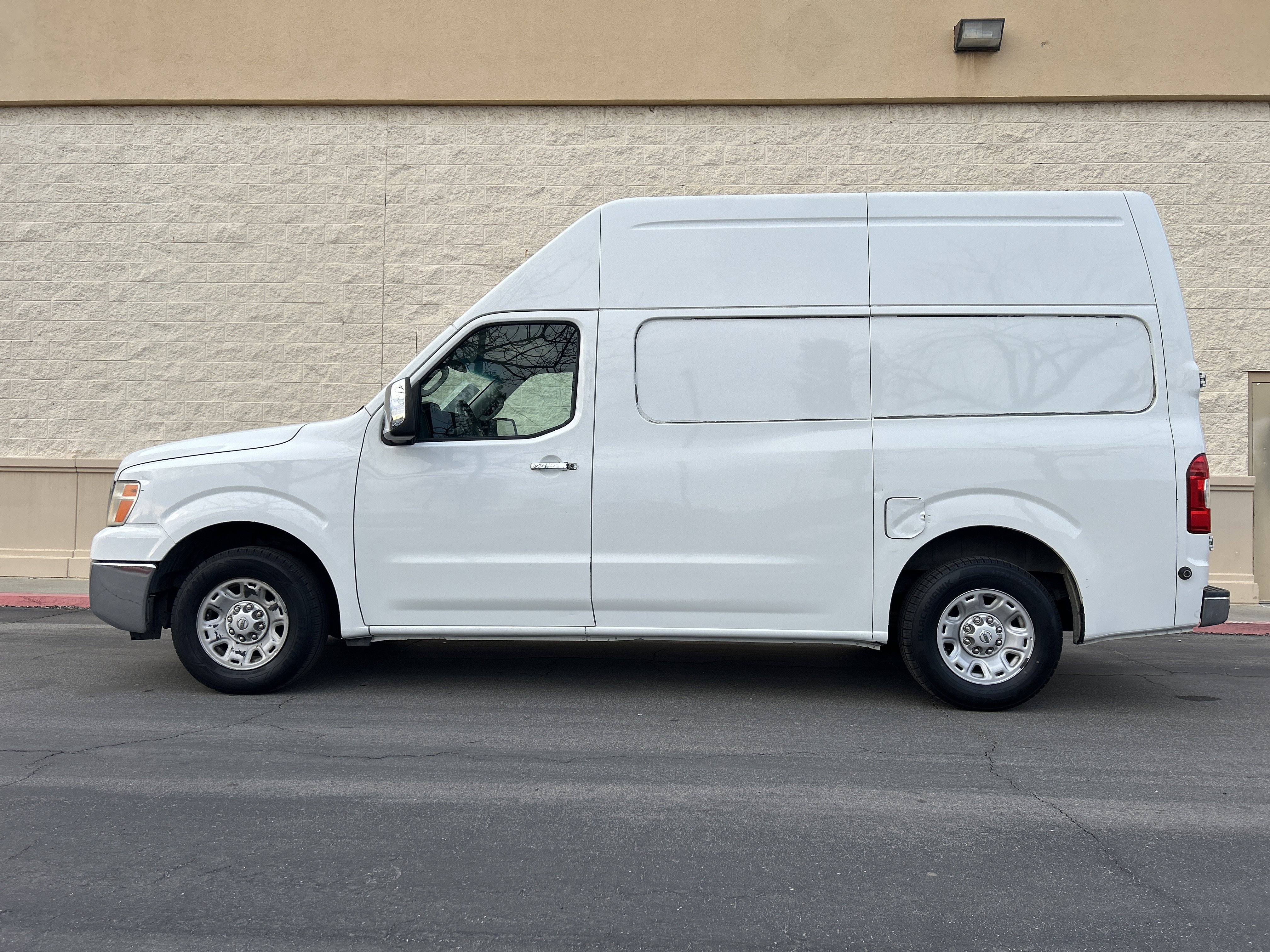 Used 2012 Nissan NV 2500 SV w/ Side Curtain Airbag Pkg image 4