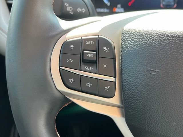 Used 2025 Ford Explorer Active w/ Active Comfort Package RWD image 16