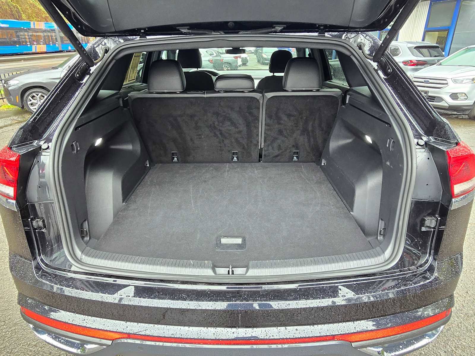 Used 2025 Volkswagen Atlas Cross Sport SE image 13