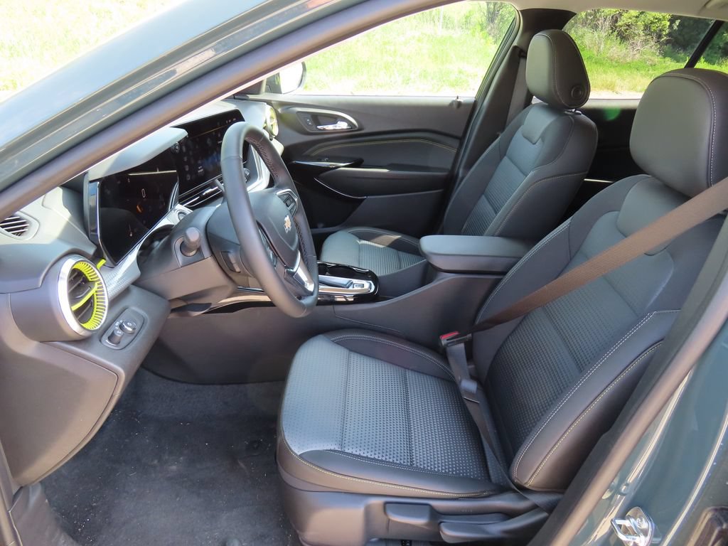 New 2026 Chevrolet Trax LT w/ Driver Confidence Package FWD image 20