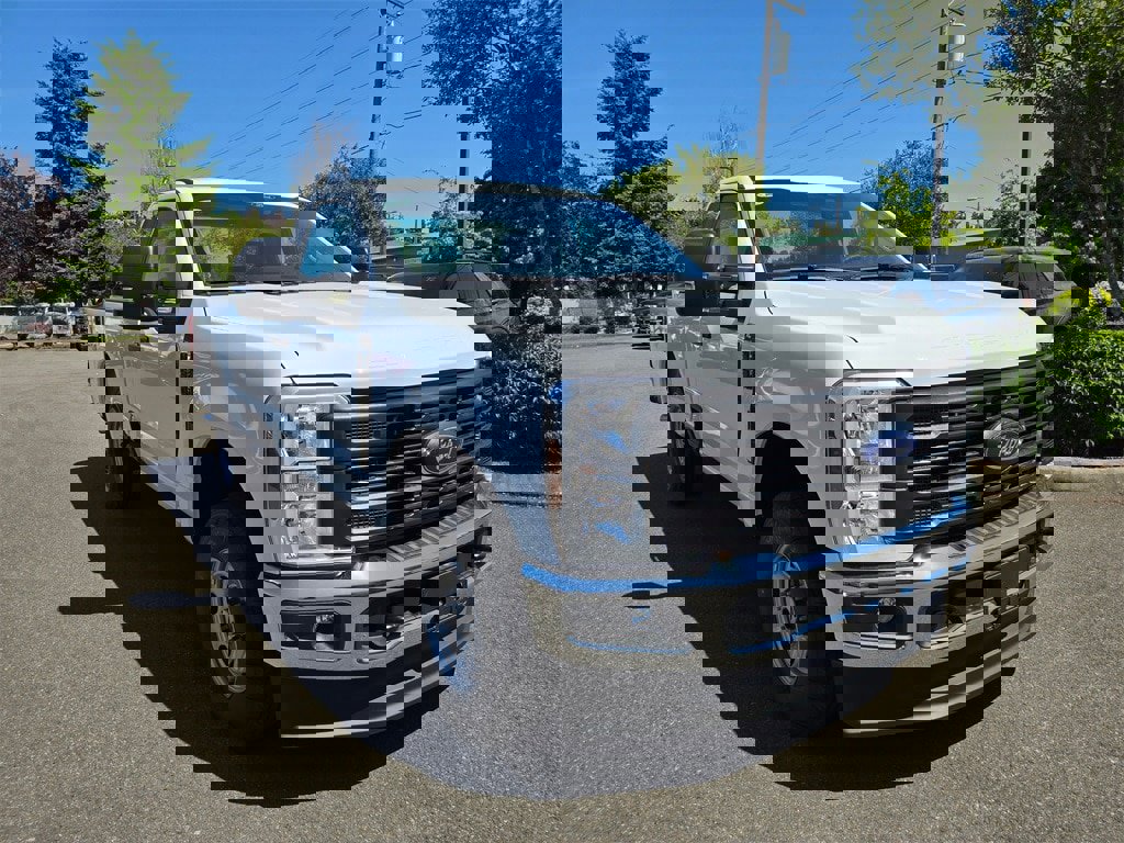 New 2025 Ford F250 XLT image 3