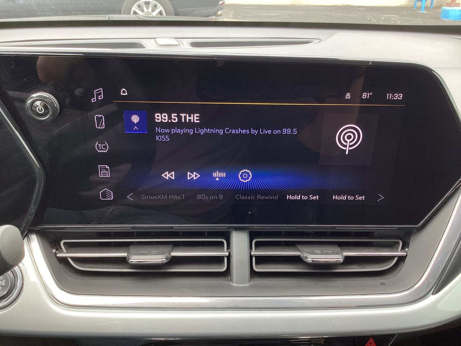 Used 2025 Chevrolet Trax LT FWD image 20