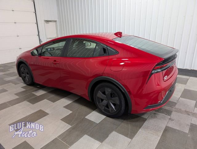 Used 2025 Toyota Prius LE FWD image 2