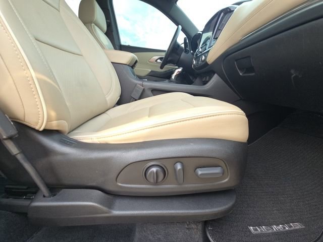 Used 2022 Chevrolet Traverse Premier FWD image 21