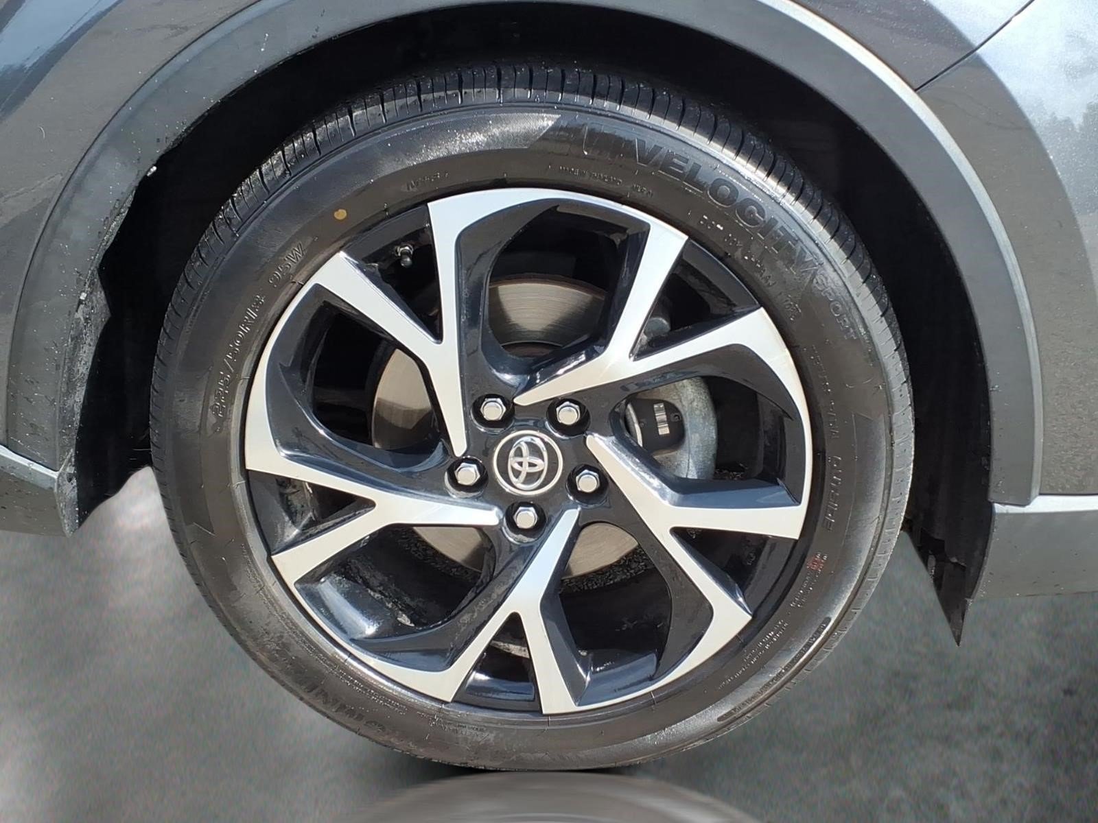 Used 2019 Toyota C-HR Limited FWD image 11