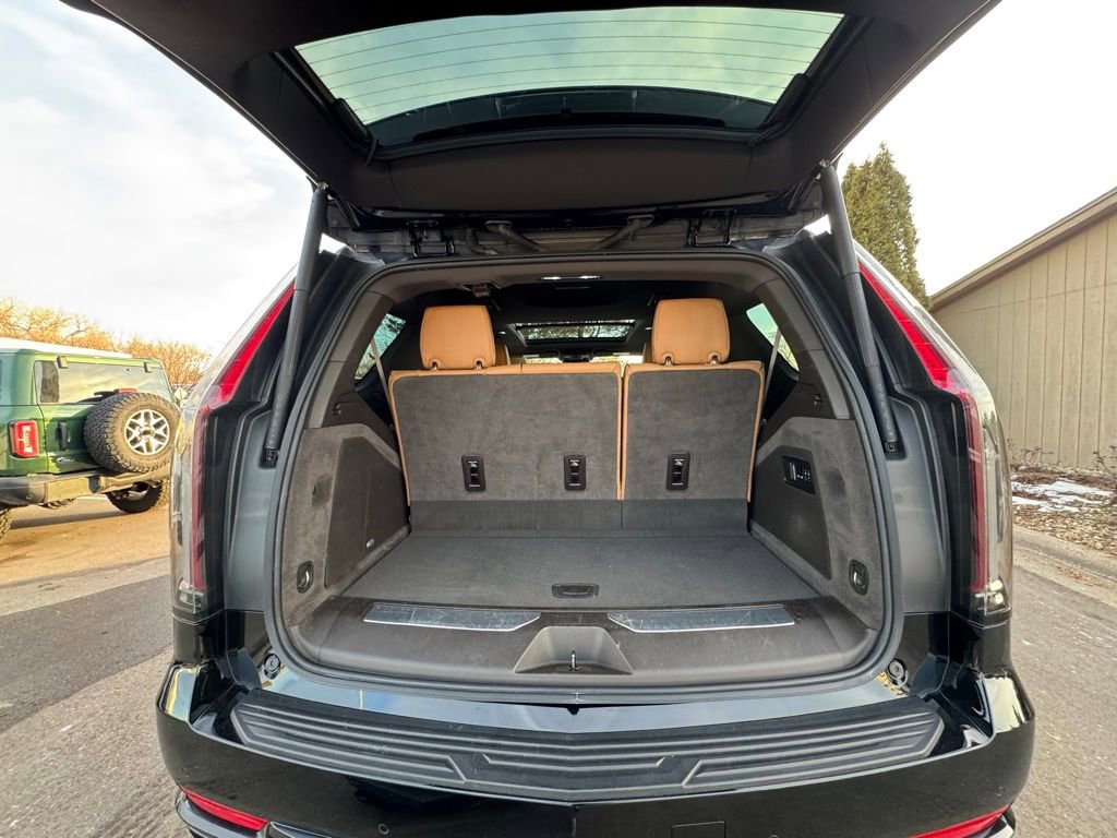 Used 2022 Cadillac Escalade Sport w/ LPO, ONYX Package image 33