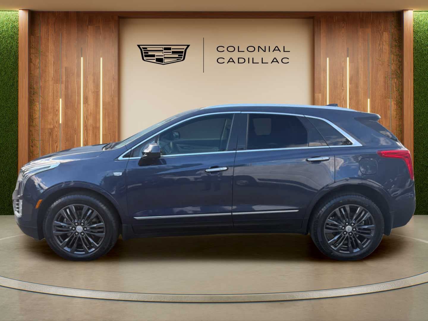 Used 2018 Cadillac XT5 Premium Luxury AWD/4WD image 2