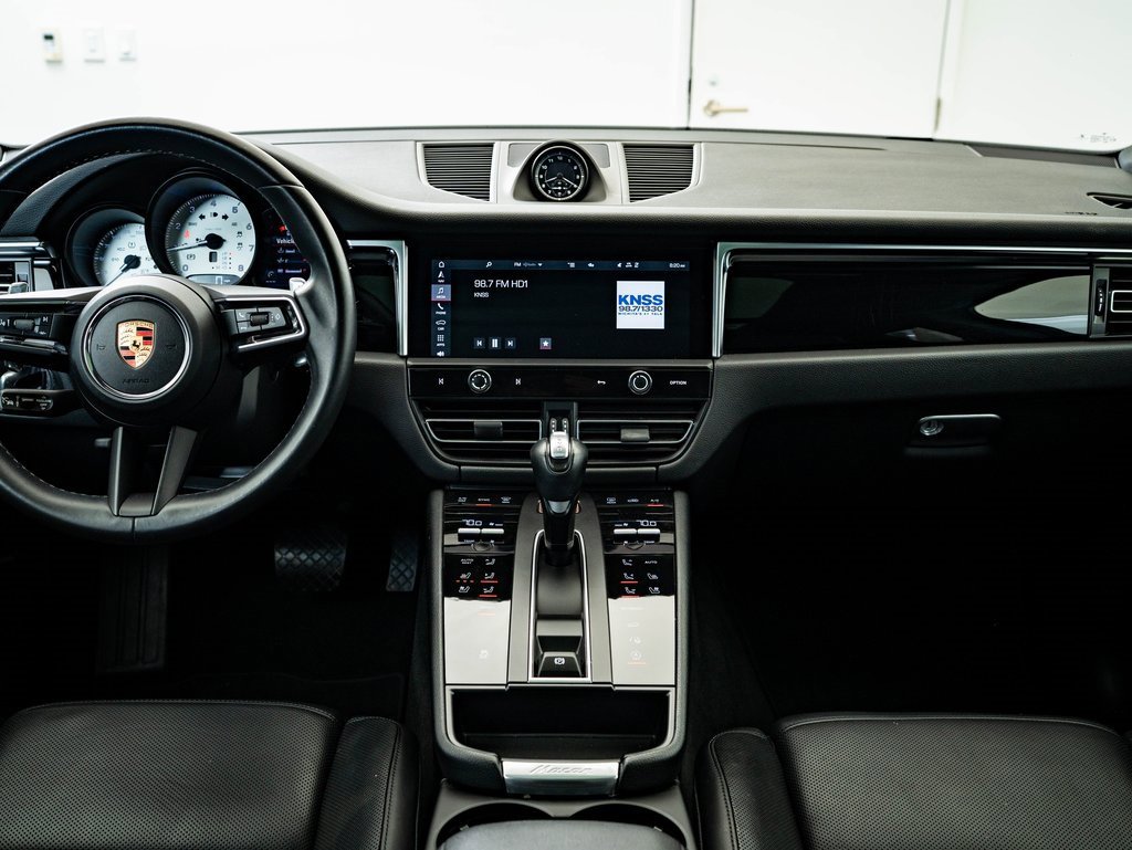 Certified 2023 Porsche Macan image 6