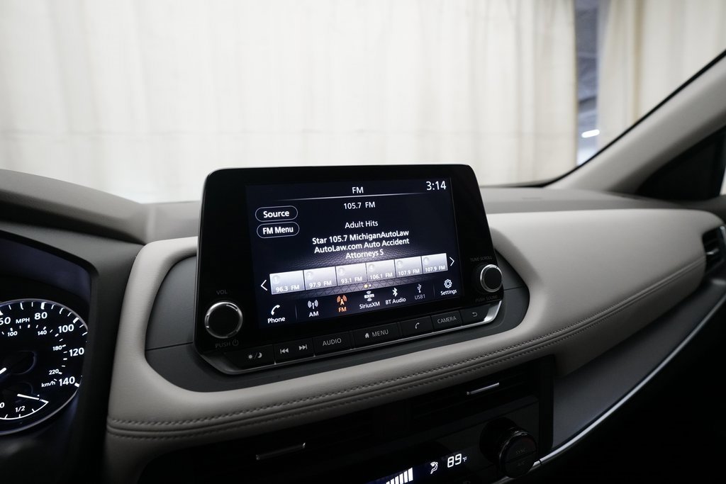 Used 2023 Nissan Rogue SV image 6