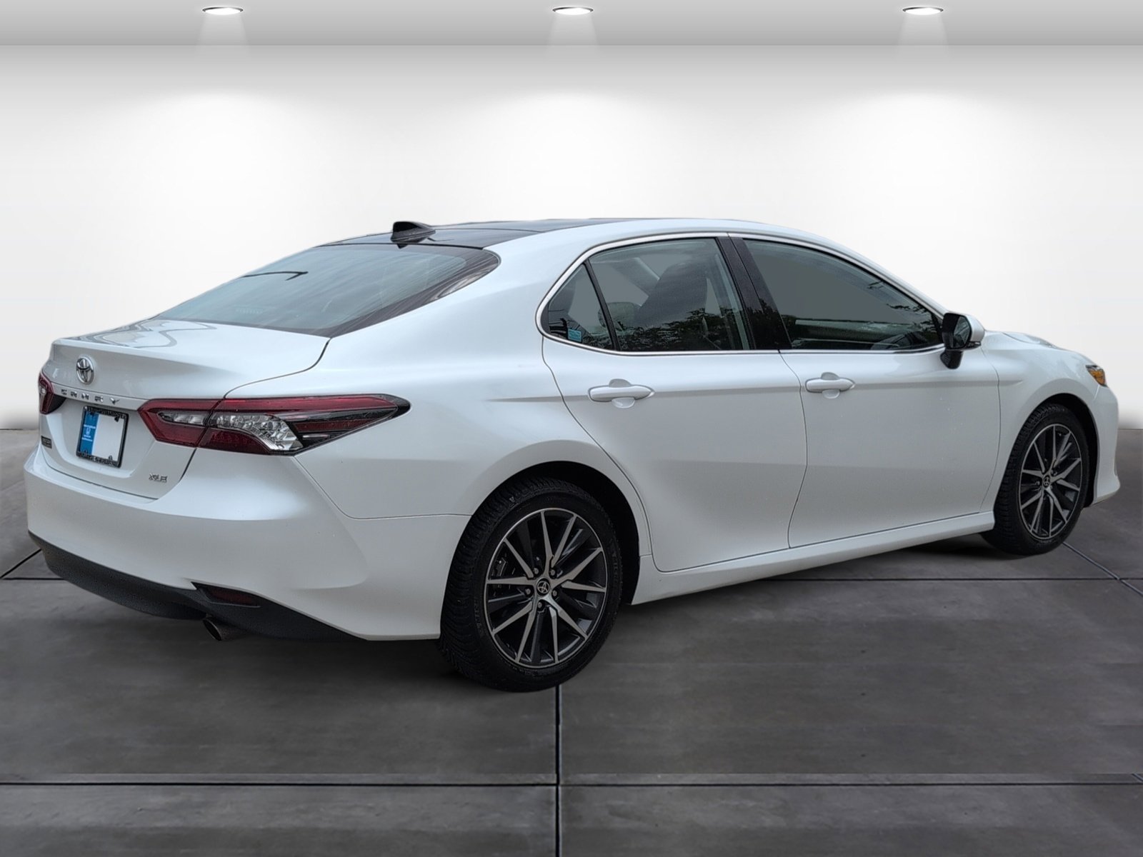 Used 2024 Toyota Camry XLE FWD image 5