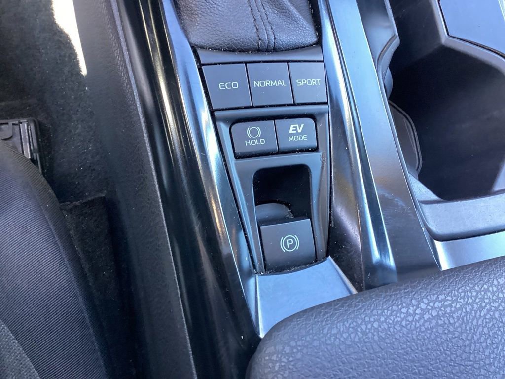 Used 2025 Toyota Camry LE FWD image 28