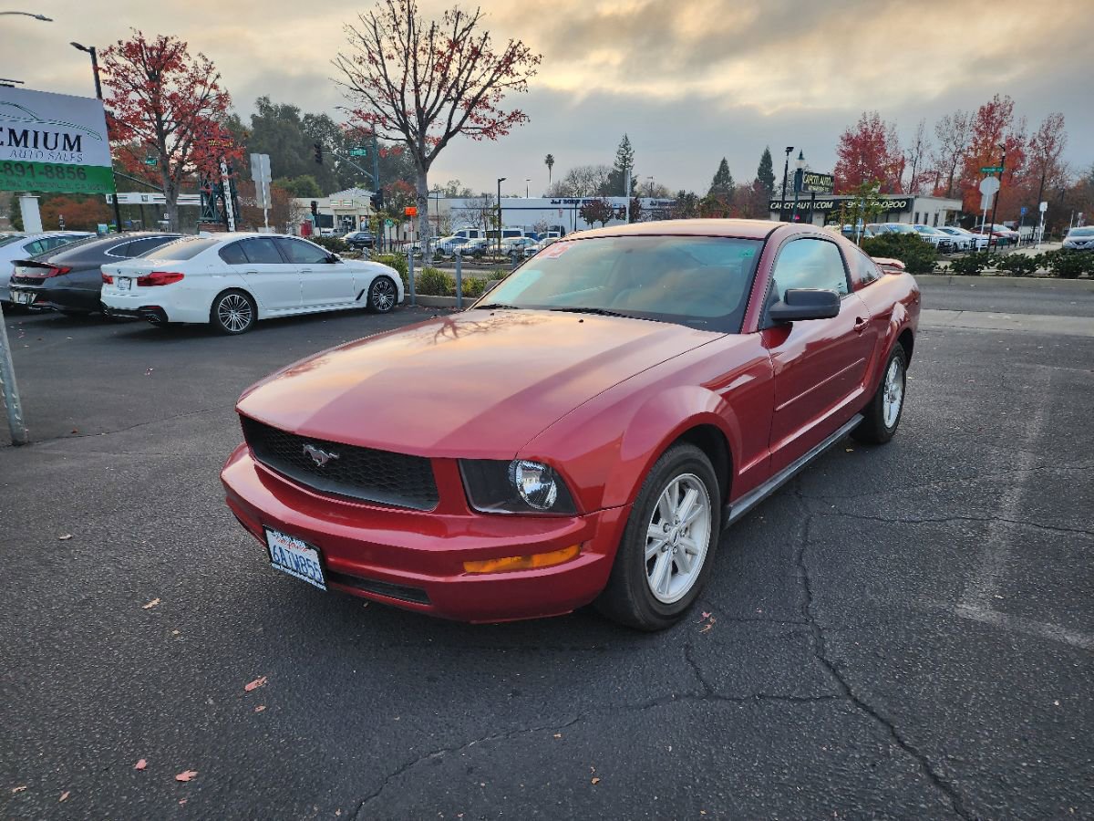 Used 2005 Ford Mustang Deluxe