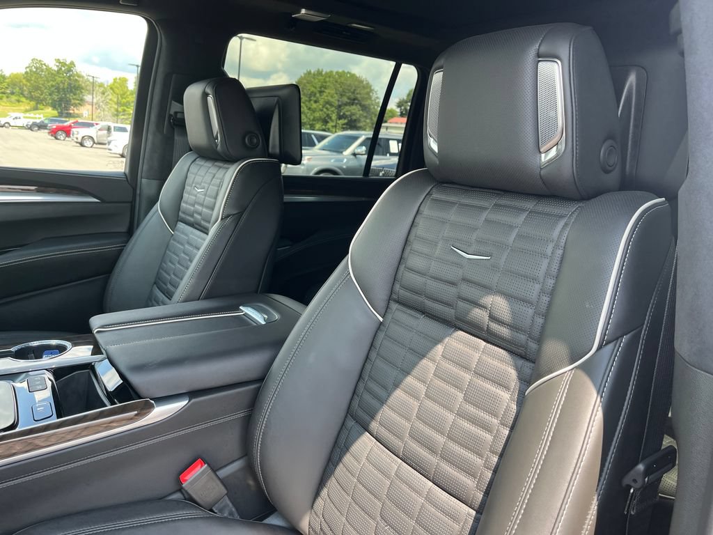 Used 2026 Cadillac Escalade ESV Platinum Sport AWD/4WD image 12