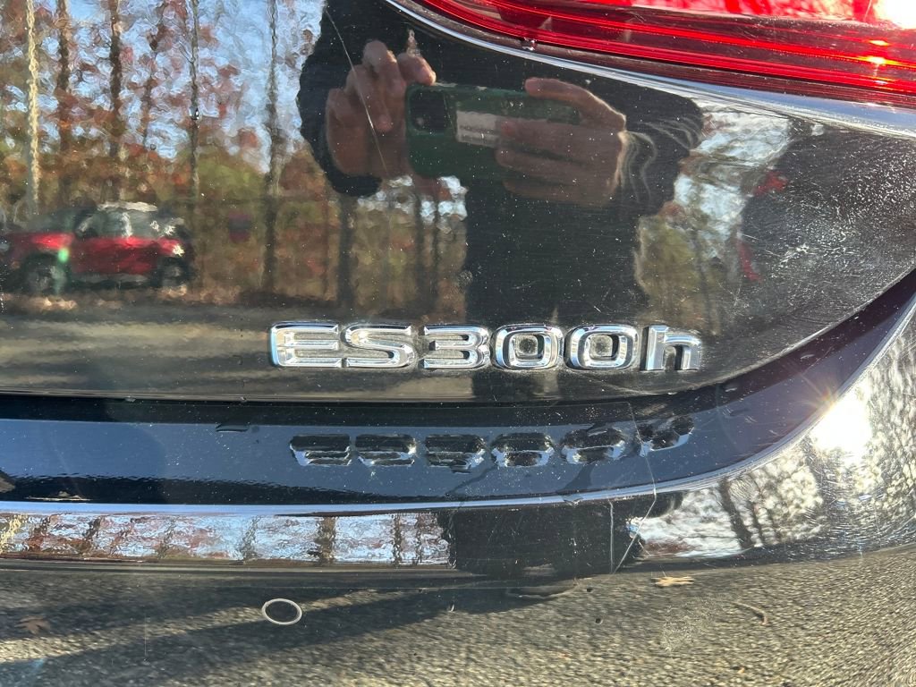 Used 2023 Lexus ES 300h w/ Premium Package image 9