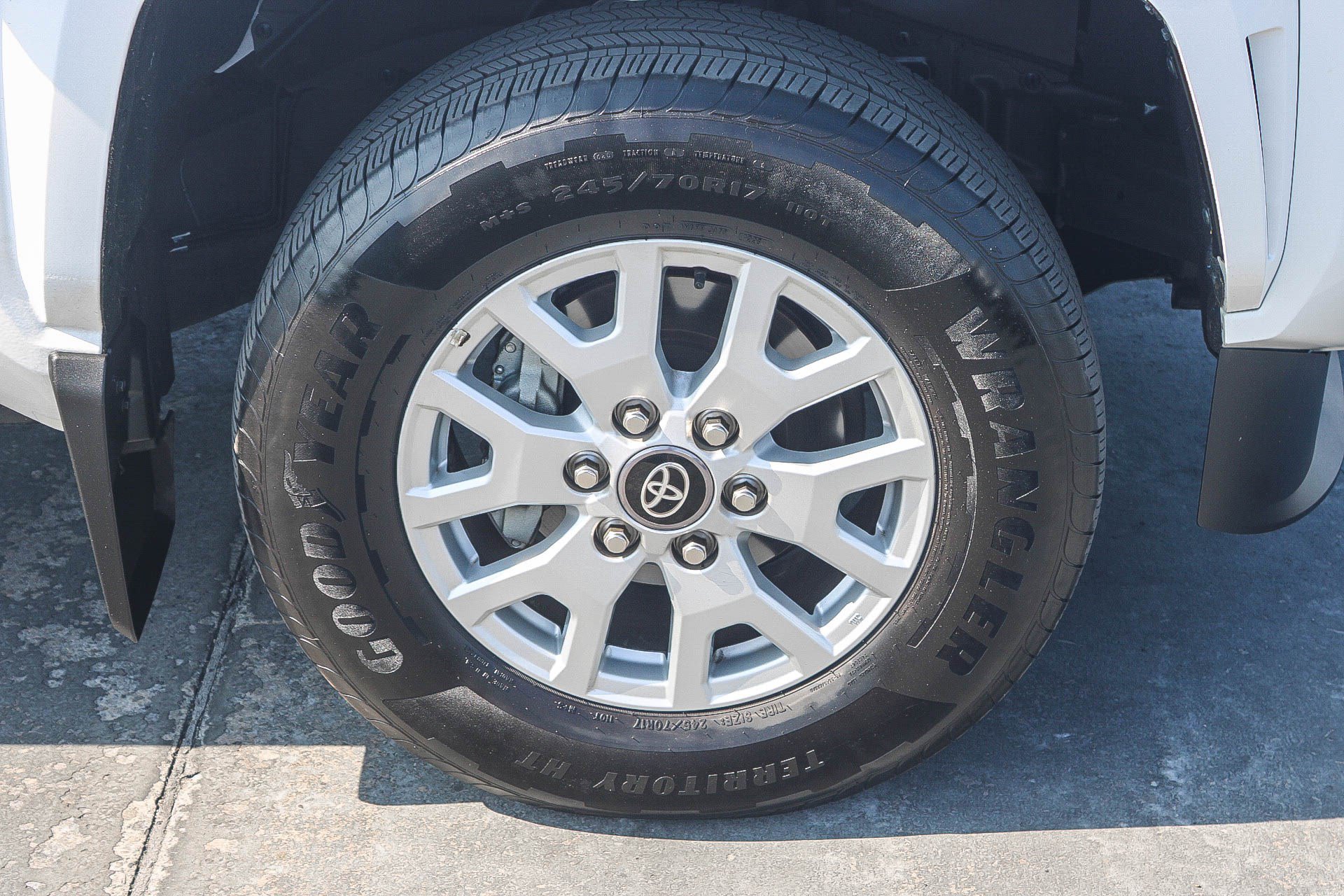 Certified 2025 Toyota Tacoma SR5 AWD/4WD image 11
