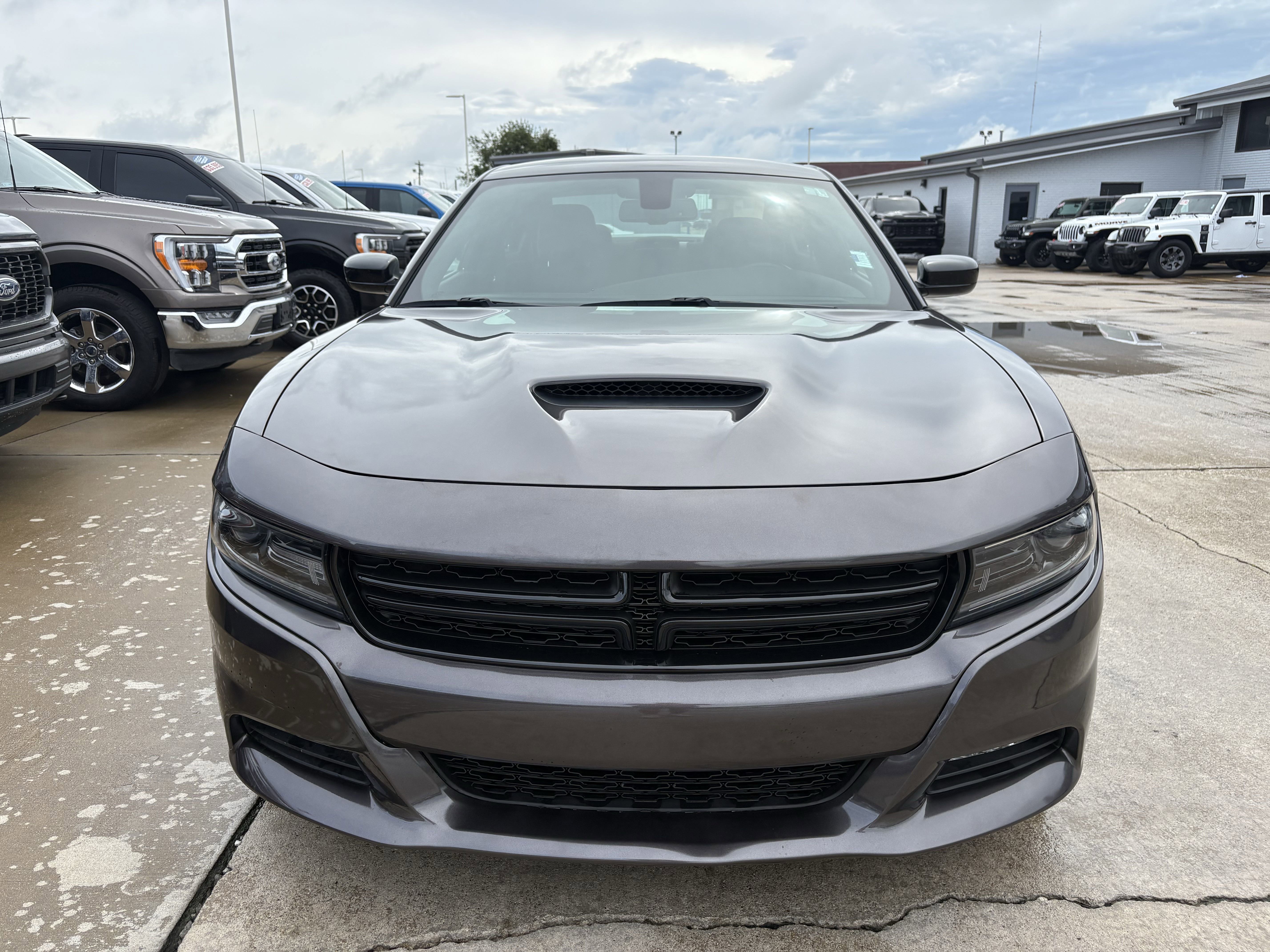 Used 2022 Dodge Charger R/T w/ Blacktop Package image 2