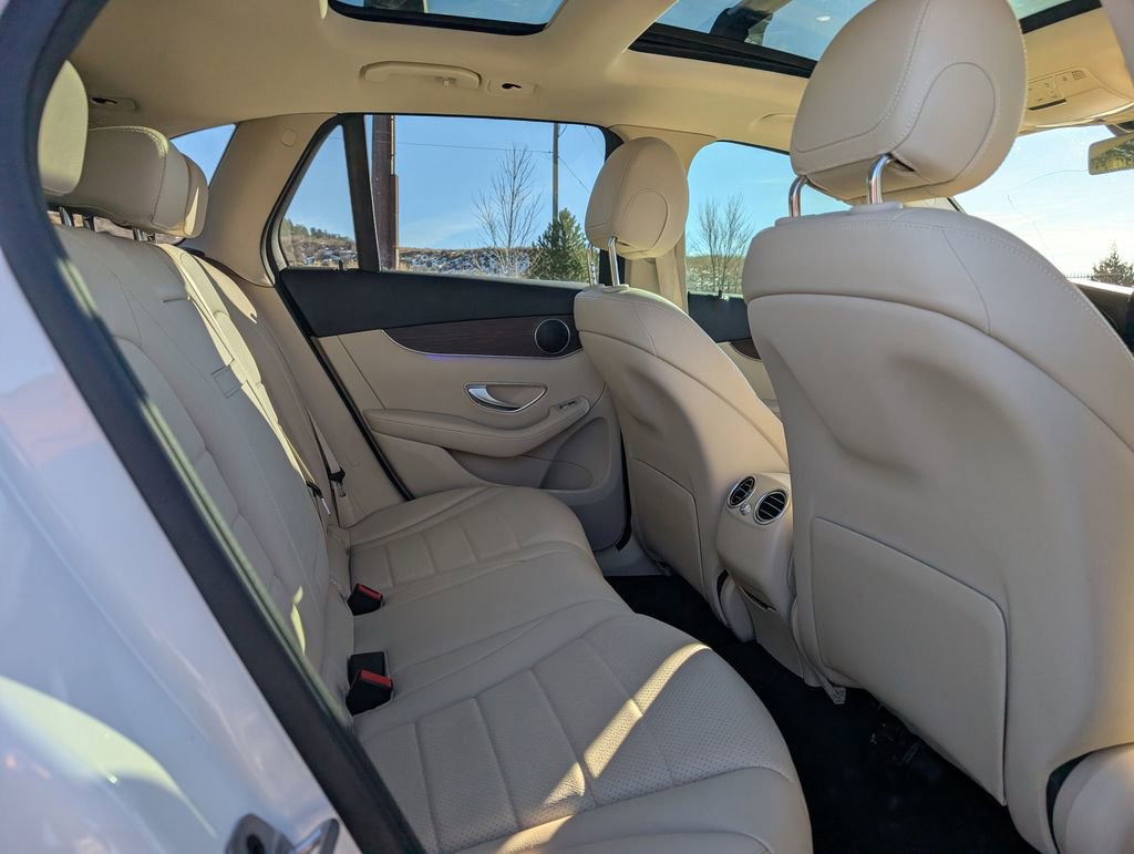 Used 2022 Mercedes-Benz GLC 300 4MATIC image 19