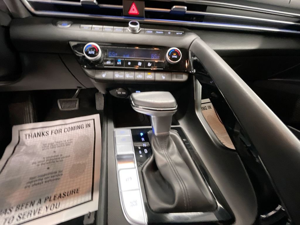 Used 2025 Hyundai Elantra SEL image 16