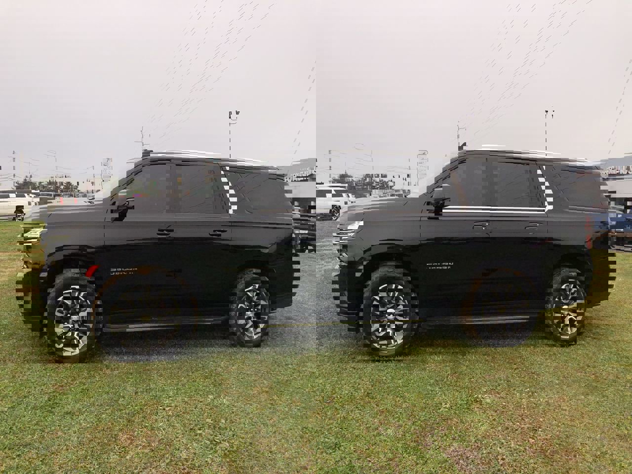 Used 2021 Chevrolet Suburban LT w/ LT Signature Plus Package image 3