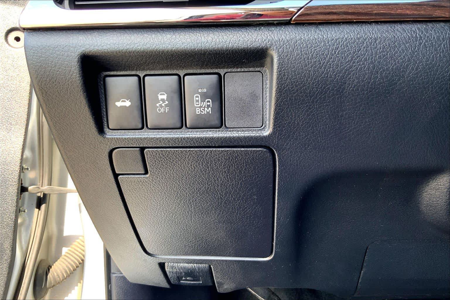 Used 2013 Toyota Avalon XLE Touring FWD image 33