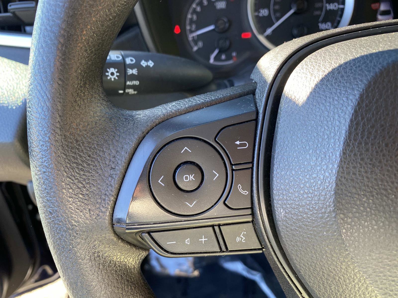 Used 2022 Toyota Corolla LE image 13