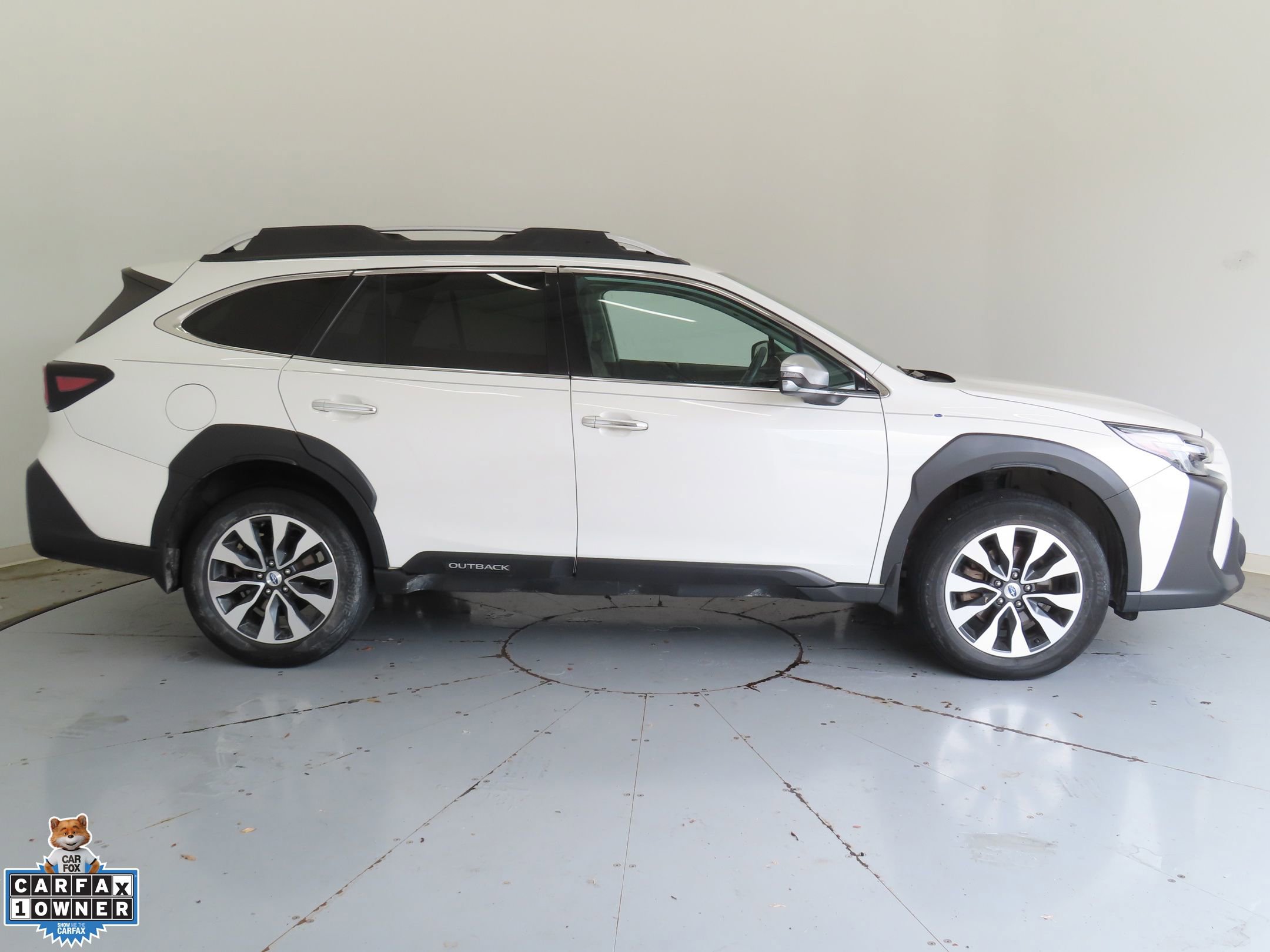 Used 2023 Subaru Outback Touring w/ Tech Package 2 AWD/4WD image 2