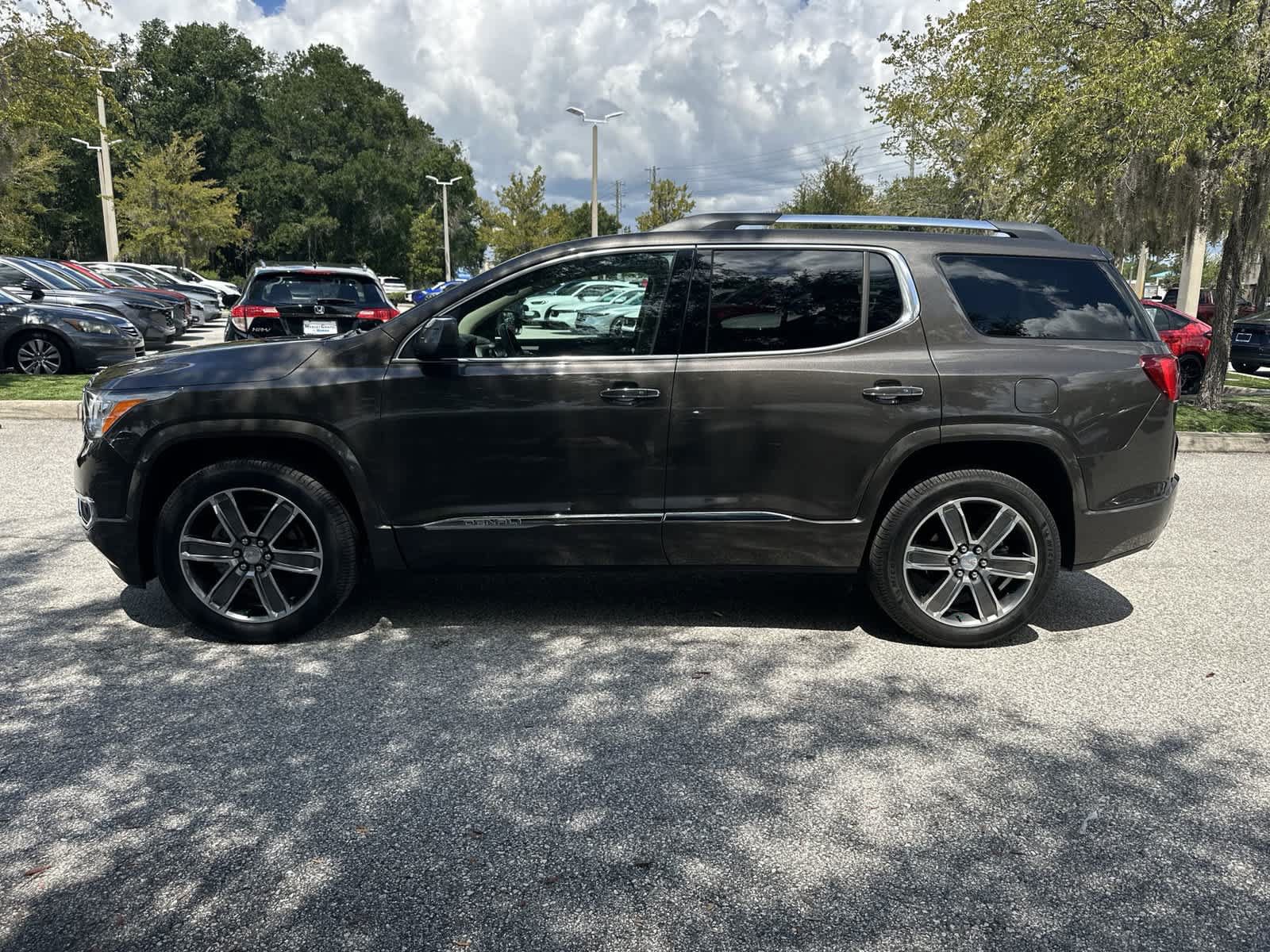 Used 2019 GMC Acadia Denali w/ Technology Package FWD image 3