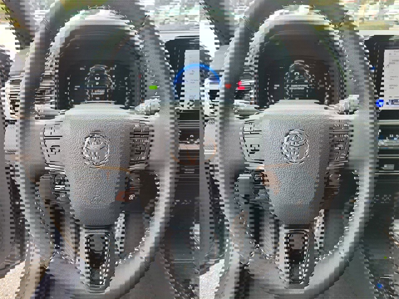 Used 2025 Toyota Camry SE image 18