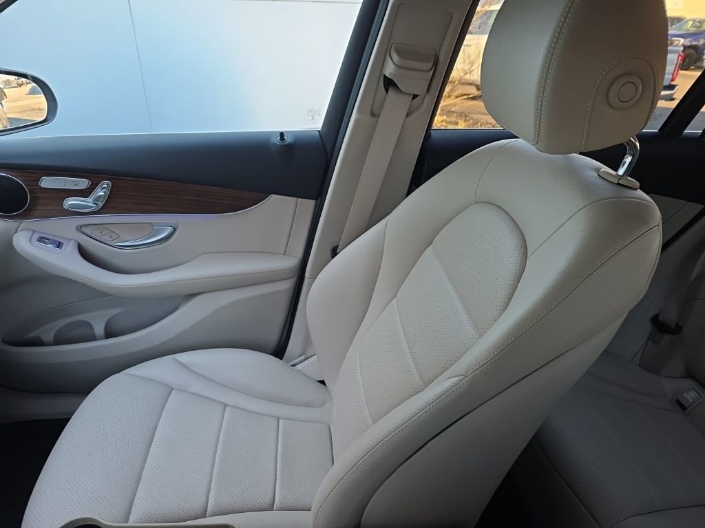 Used 2022 Mercedes-Benz GLC 300 4MATIC image 25